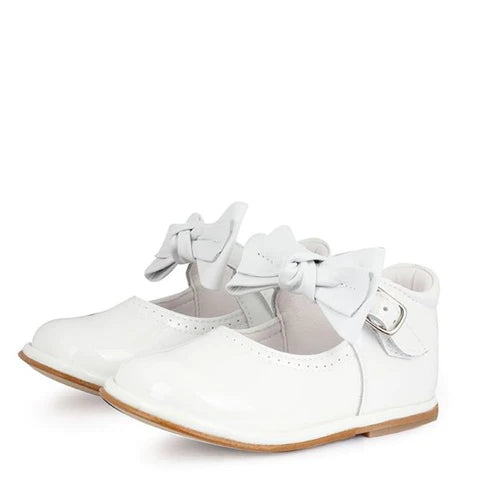 Borboleta White Patent Leather Vitoria Shoes